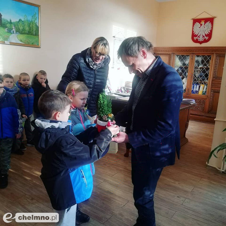 Sympatyczni Kolędnicy odwiedzili Urząd Miasta Chełmna