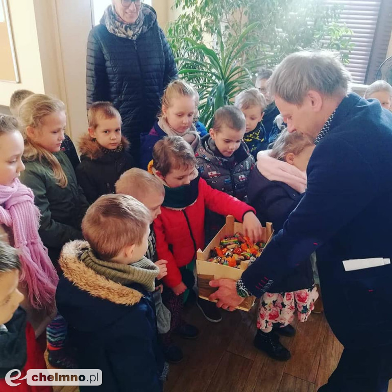 Sympatyczni Kolędnicy odwiedzili Urząd Miasta Chełmna