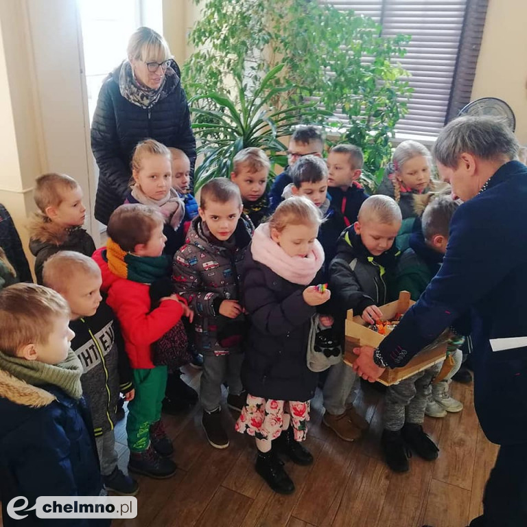 Sympatyczni Kolędnicy odwiedzili Urząd Miasta Chełmna