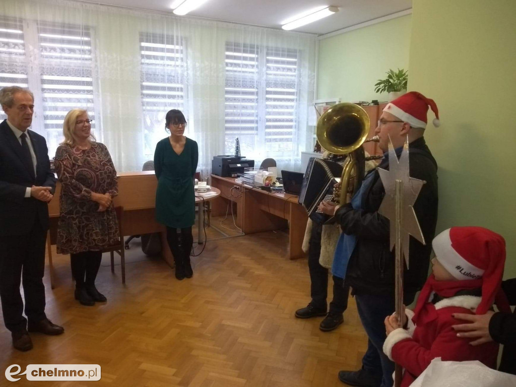 Kolędnicy wędrowali przez Unisław