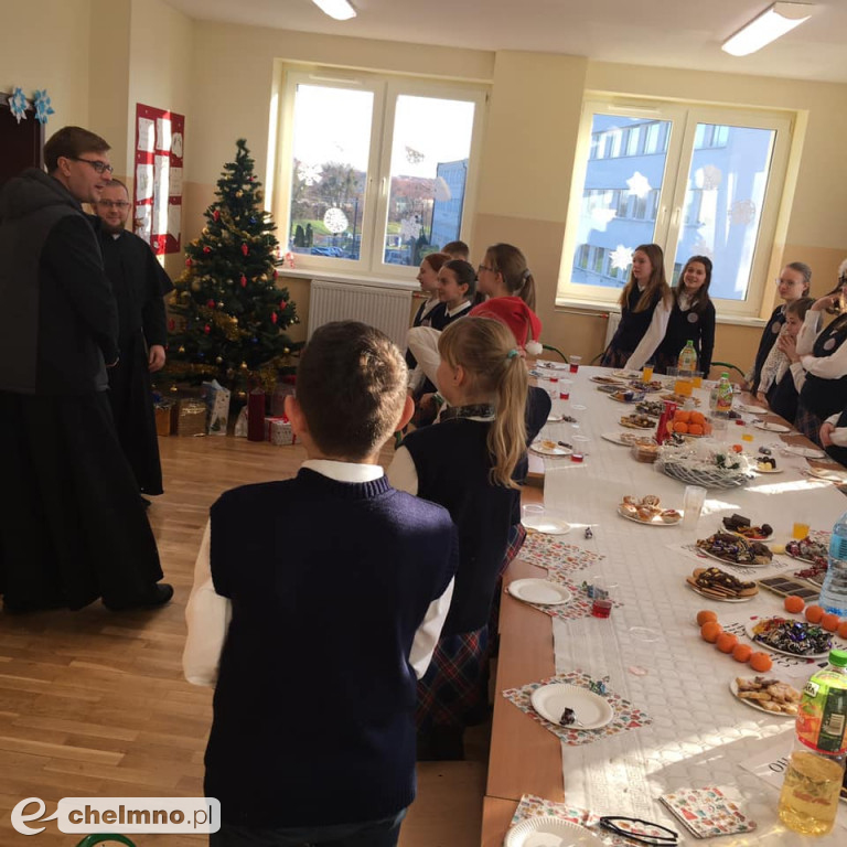 Piątkowe spotkania wigilijne i prezenty klasowe