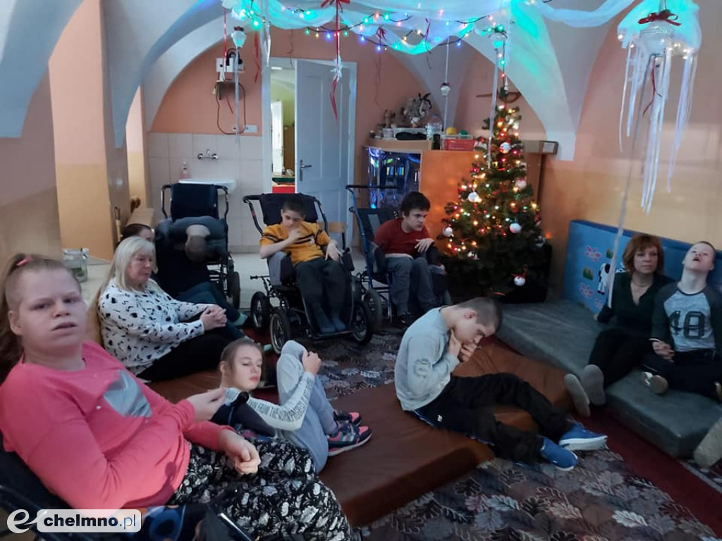 Wspólne chwile przy choince w Domu Pomocy Społecznej
