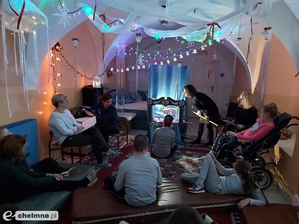 Wspólne chwile przy choince w Domu Pomocy Społecznej