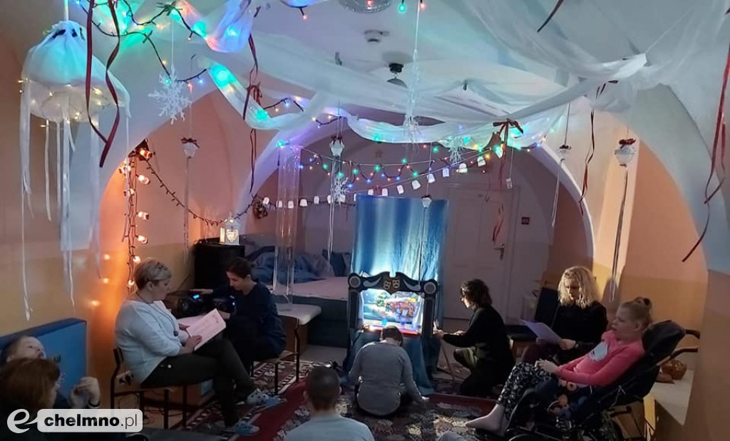 Wspólne chwile przy choince w Domu Pomocy Społecznej