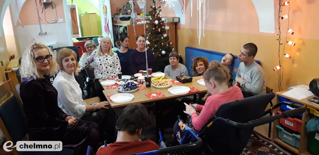 Wspólne chwile przy choince w Domu Pomocy Społecznej