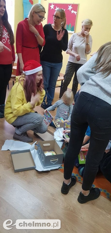 Podarowali książki w prezencie dla dzieci
