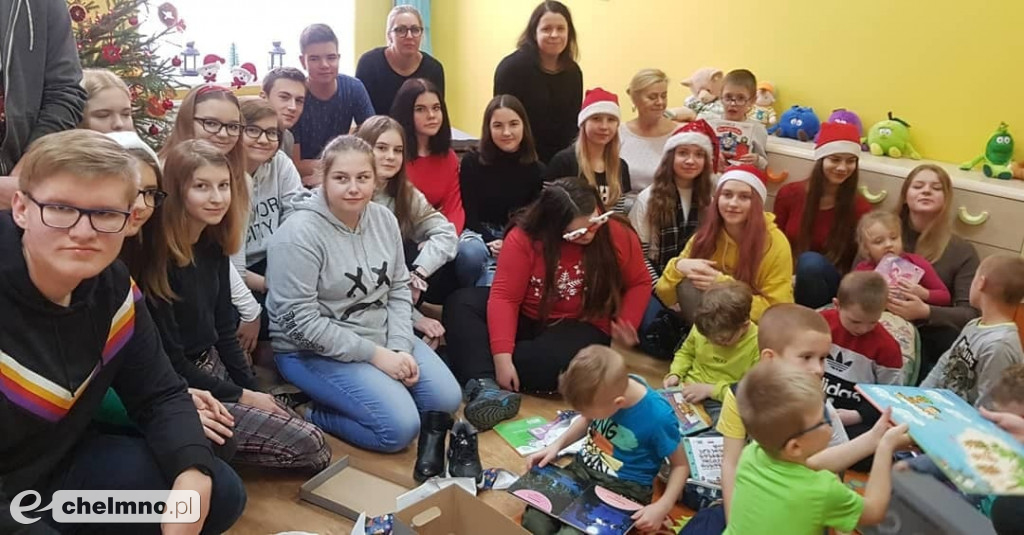Podarowali książki w prezencie dla dzieci