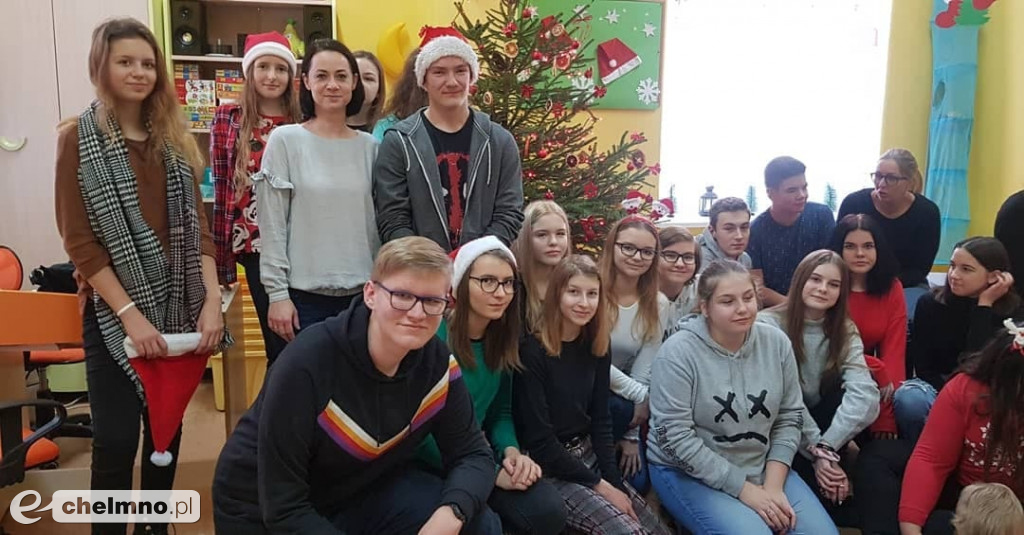 Podarowali książki w prezencie dla dzieci