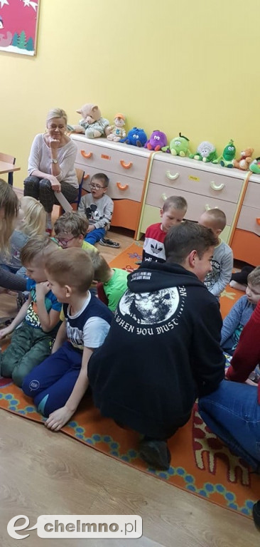 Podarowali książki w prezencie dla dzieci