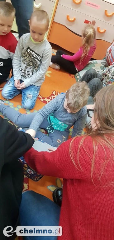 Podarowali książki w prezencie dla dzieci