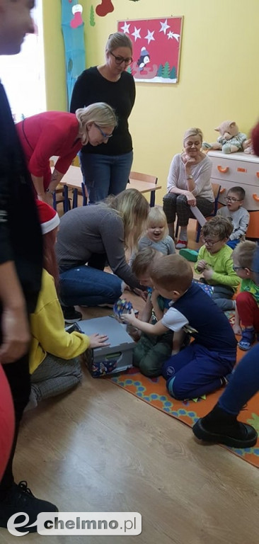 Podarowali książki w prezencie dla dzieci