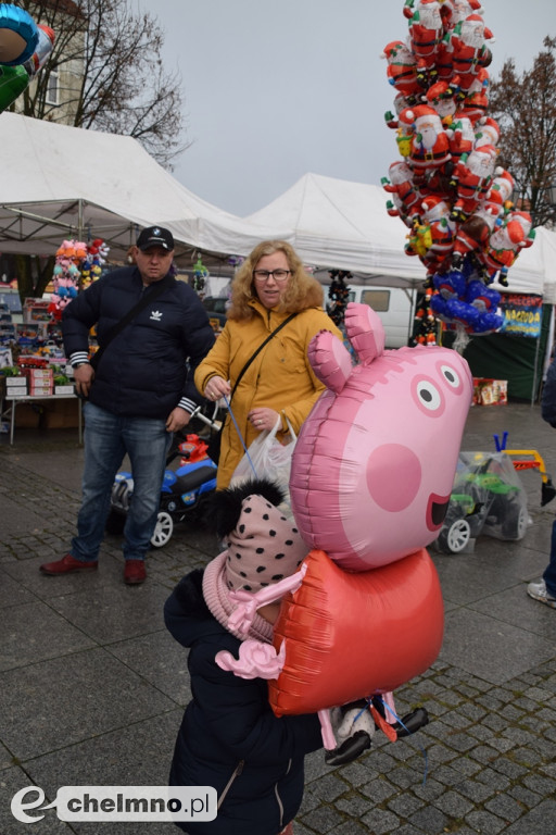 Masa rozmaitości podczas Jarmarku Bożonarodzeniowego