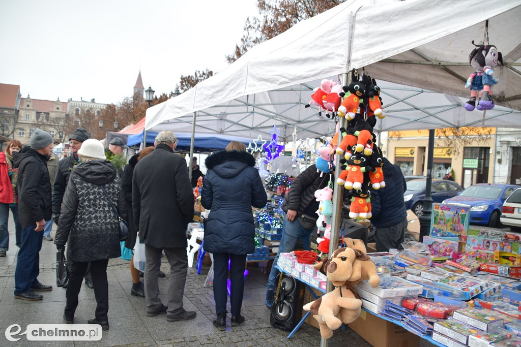 Masa rozmaitości podczas Jarmarku Bożonarodzeniowego
