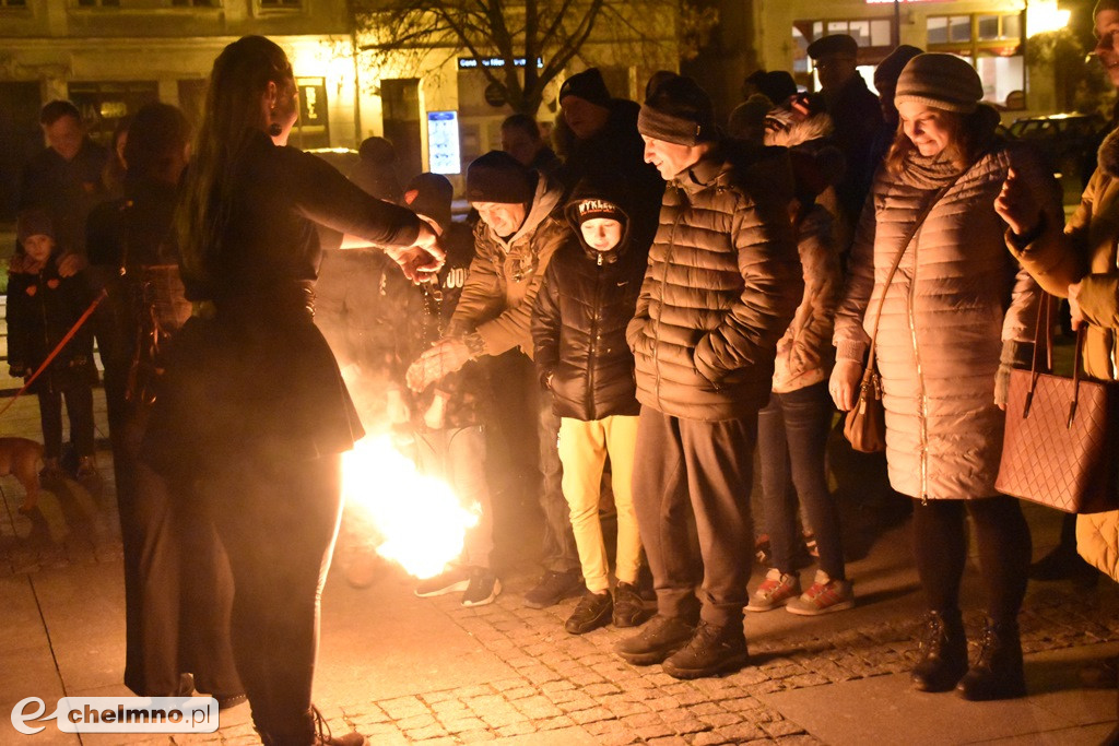 Wieczorne koncerty, pokaz ognia i laserów na zakończenie WOŚP