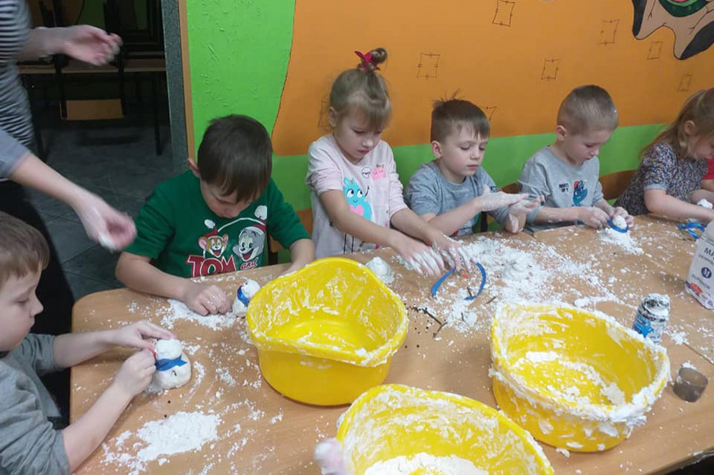 Przedszkolaki z Brzdąca radośnie spędzają czas podczas ferii