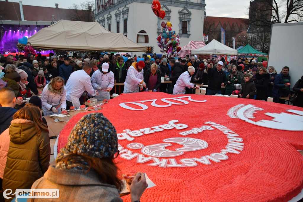 Wspaniale się udał rekordowy tort gigant
