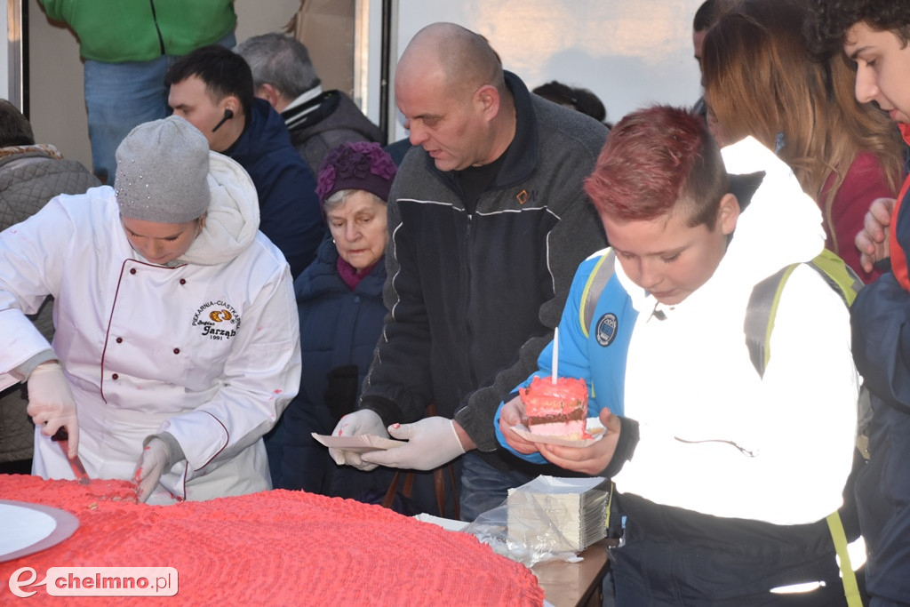 Wspaniale się udał rekordowy tort gigant