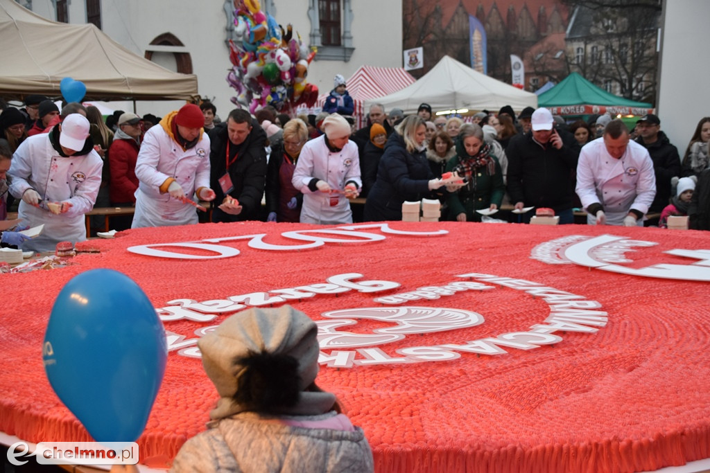Wspaniale się udał rekordowy tort gigant