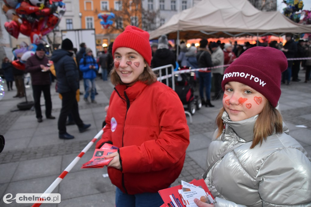 Wspaniale się udał rekordowy tort gigant