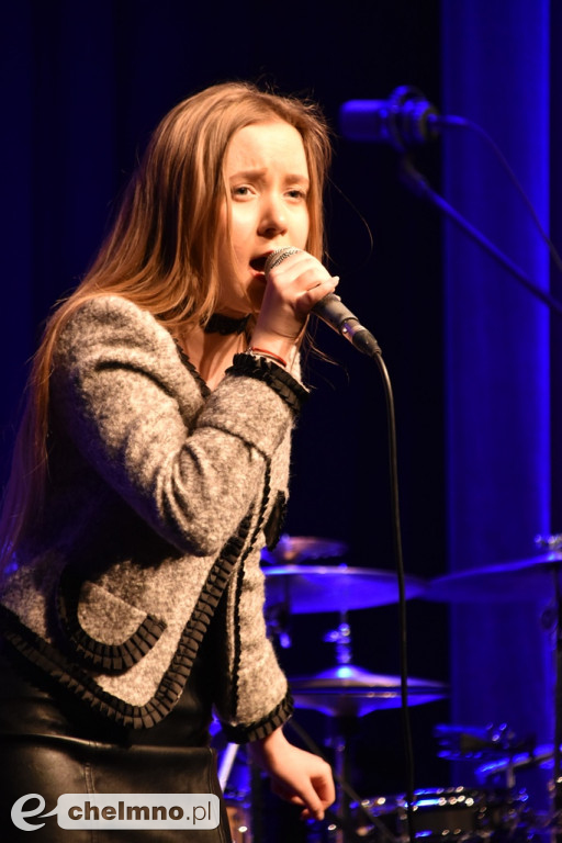 Grażyna Łobaszewska i Ajagore oraz laureaci Festiwalu Piosenki Miłosnej