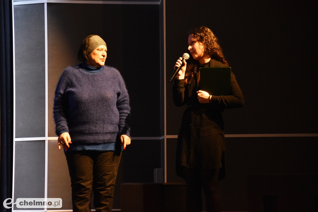 Grażyna Łobaszewska i Ajagore oraz laureaci Festiwalu Piosenki Miłosnej