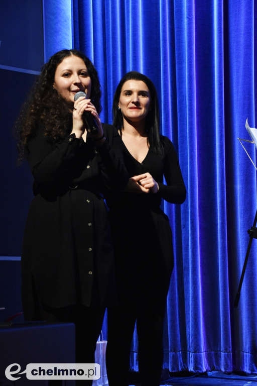 Grażyna Łobaszewska i Ajagore oraz laureaci Festiwalu Piosenki Miłosnej