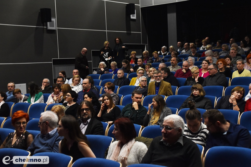 Grażyna Łobaszewska i Ajagore oraz laureaci Festiwalu Piosenki Miłosnej