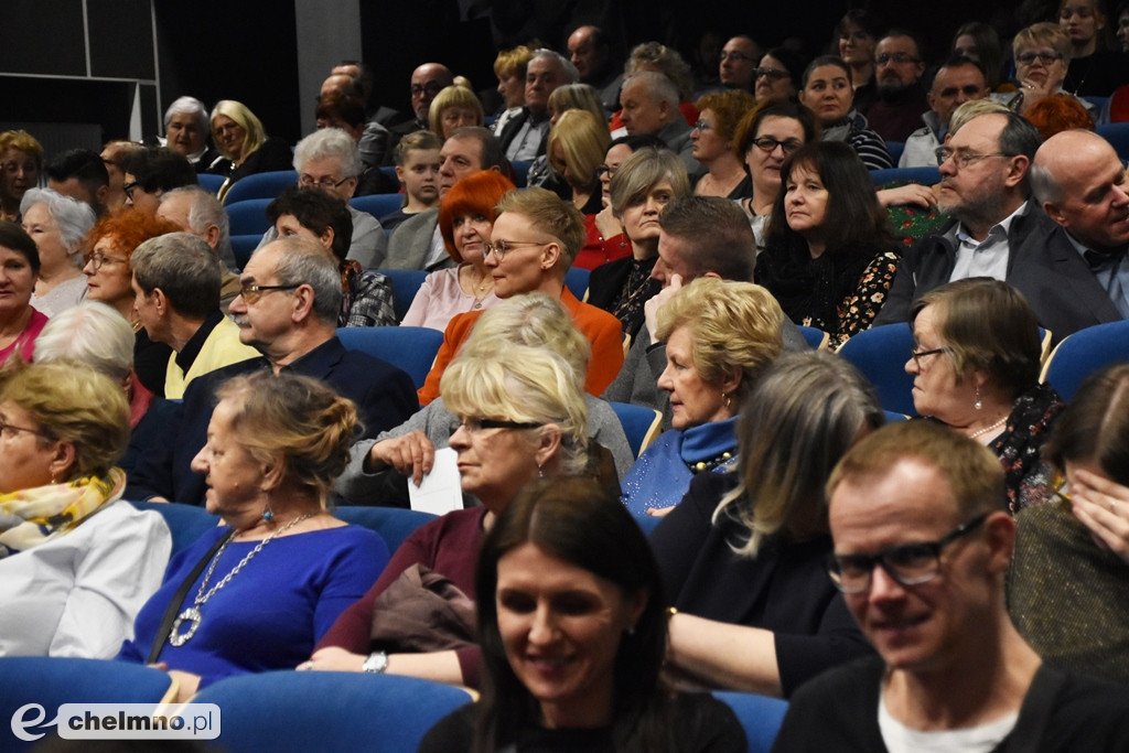 Grażyna Łobaszewska i Ajagore oraz laureaci Festiwalu Piosenki Miłosnej