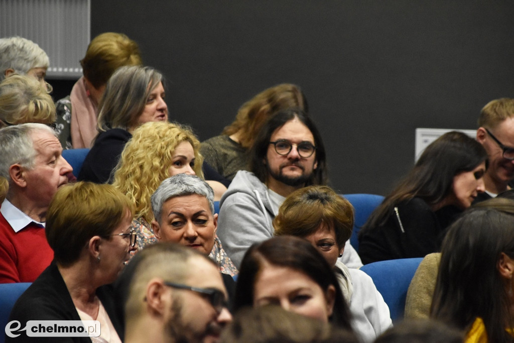 Grażyna Łobaszewska i Ajagore oraz laureaci Festiwalu Piosenki Miłosnej