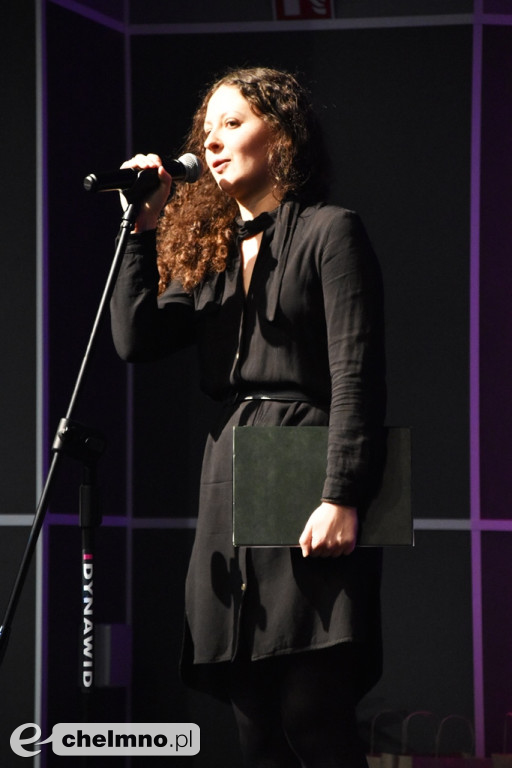 Grażyna Łobaszewska i Ajagore oraz laureaci Festiwalu Piosenki Miłosnej