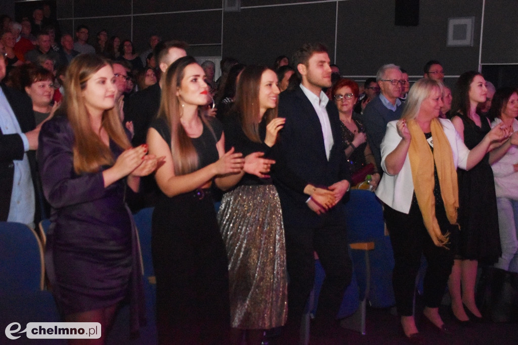 Grażyna Łobaszewska i Ajagore oraz laureaci Festiwalu Piosenki Miłosnej