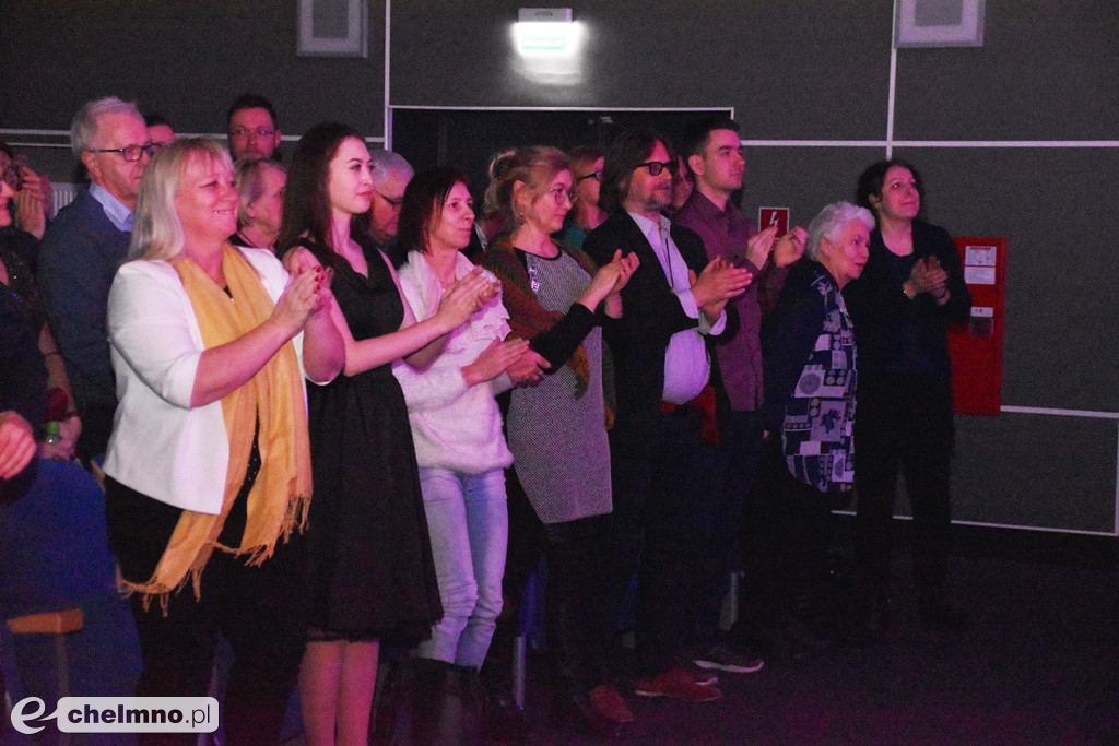 Grażyna Łobaszewska i Ajagore oraz laureaci Festiwalu Piosenki Miłosnej