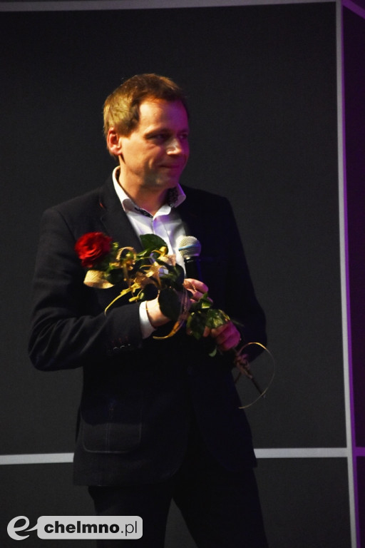 Grażyna Łobaszewska i Ajagore oraz laureaci Festiwalu Piosenki Miłosnej