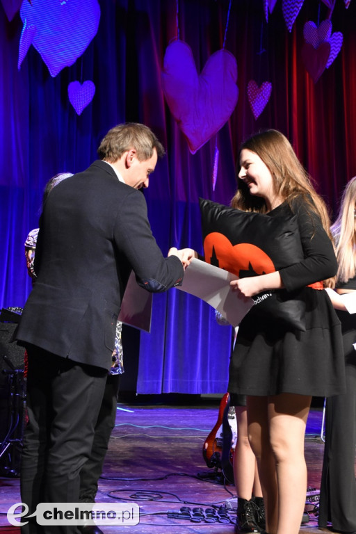 Grażyna Łobaszewska i Ajagore oraz laureaci Festiwalu Piosenki Miłosnej