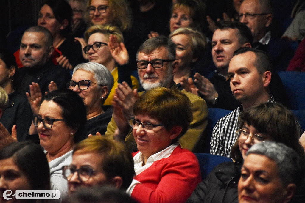 Grażyna Łobaszewska i Ajagore oraz laureaci Festiwalu Piosenki Miłosnej