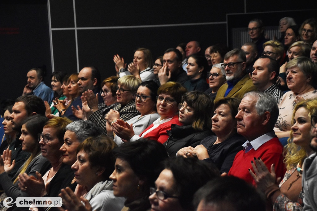 Grażyna Łobaszewska i Ajagore oraz laureaci Festiwalu Piosenki Miłosnej