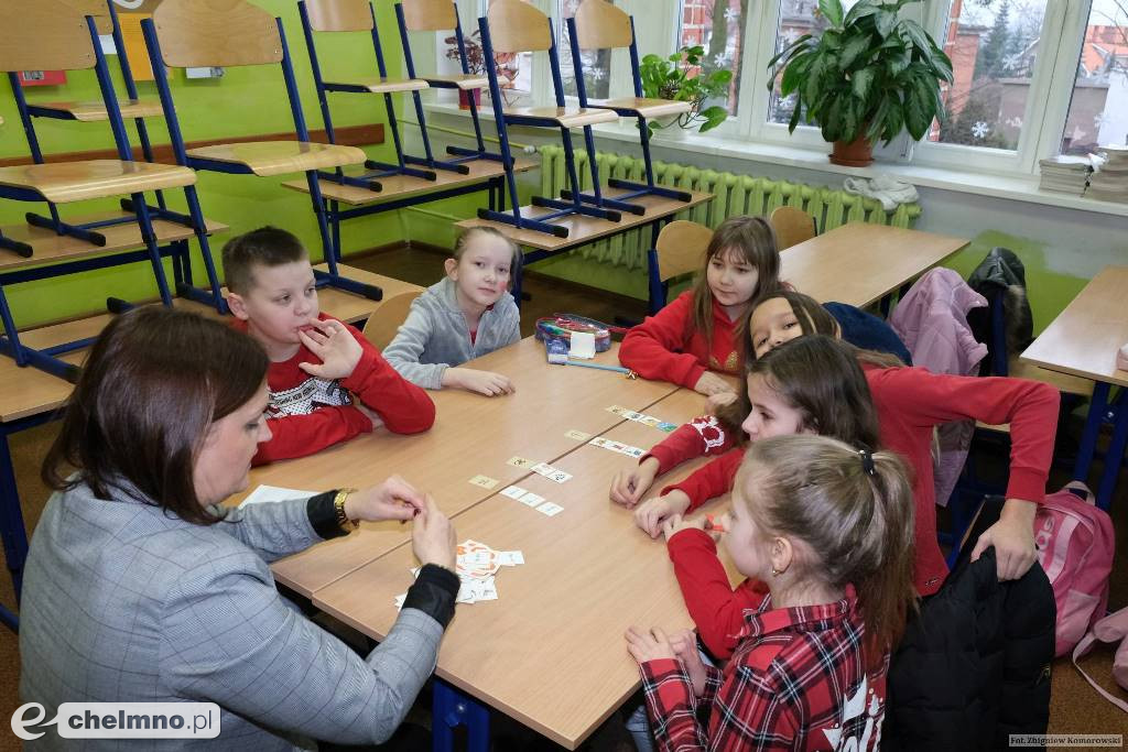 Serduszkowo i w barwach czerwieni, czyli święto zakochanych w Jedynce