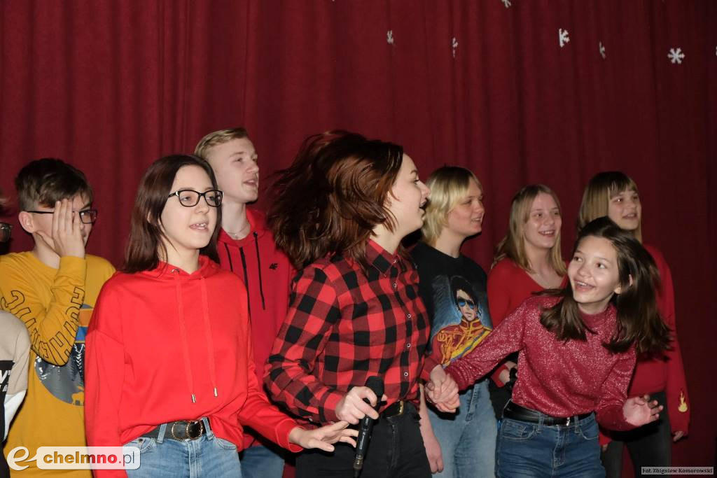 Serduszkowo i w barwach czerwieni, czyli święto zakochanych w Jedynce