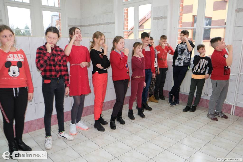 Serduszkowo i w barwach czerwieni, czyli święto zakochanych w Jedynce