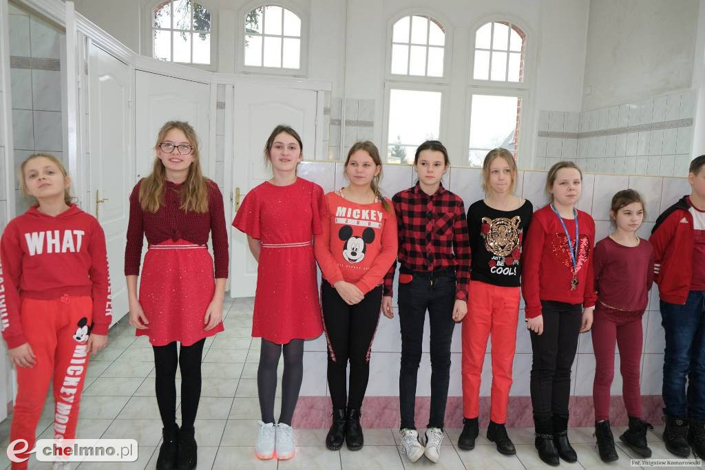 Serduszkowo i w barwach czerwieni, czyli święto zakochanych w Jedynce