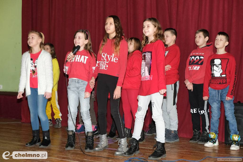 Serduszkowo i w barwach czerwieni, czyli święto zakochanych w Jedynce
