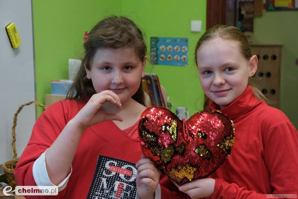 Serduszkowo i w barwach czerwieni, czyli święto zakochanych w Jedynce