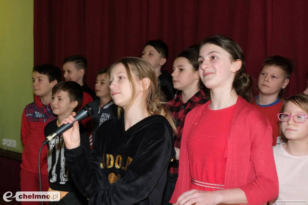 Serduszkowo i w barwach czerwieni, czyli święto zakochanych w Jedynce