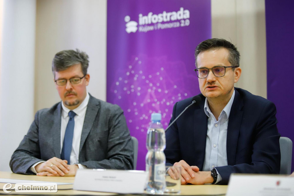 Infostrada 2.0: mapy, certyfikaty, zezwolenia i szacunki nieruchomości przez internet