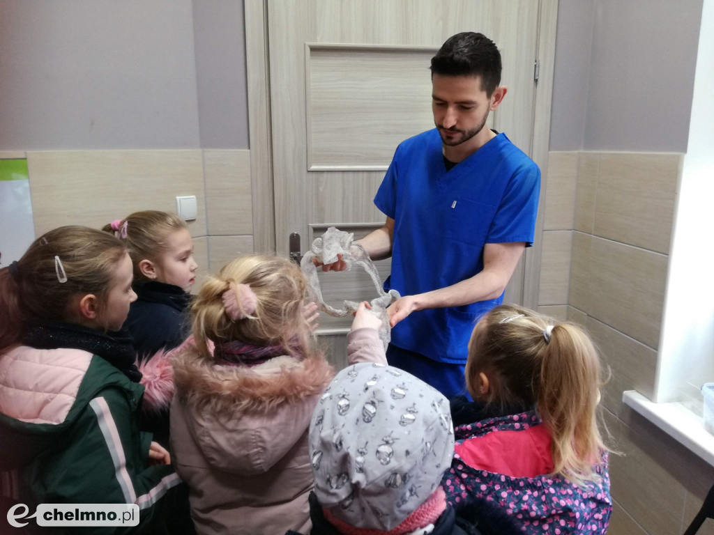 Uczniowie z Czwórki zapoznali się z pracą weterynarza