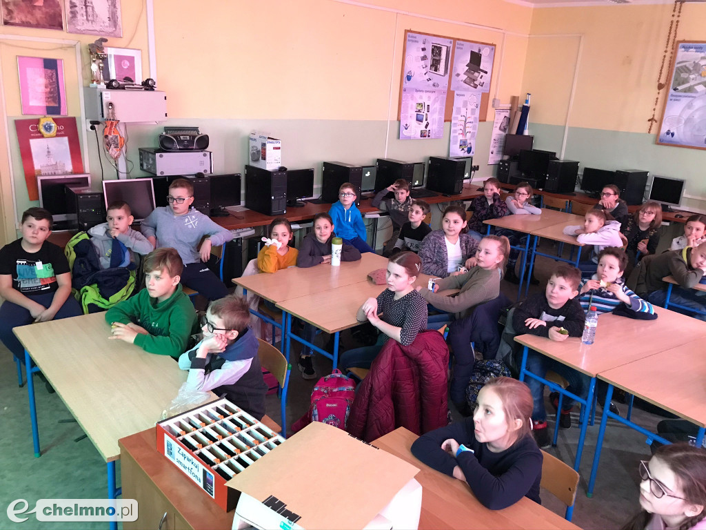 Rozmowy o bezpieczeństwie przy korzystaniu z internetu