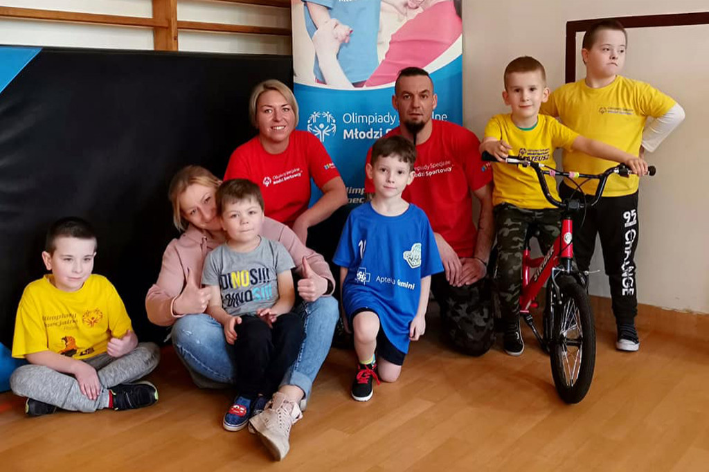 Młodzi sportowcy spędzają aktywnie czas