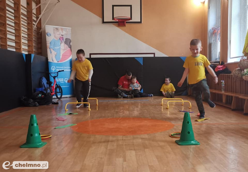 Młodzi sportowcy spędzają aktywnie czas