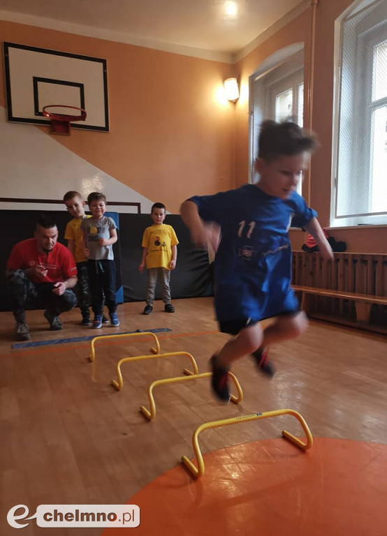 Młodzi sportowcy spędzają aktywnie czas