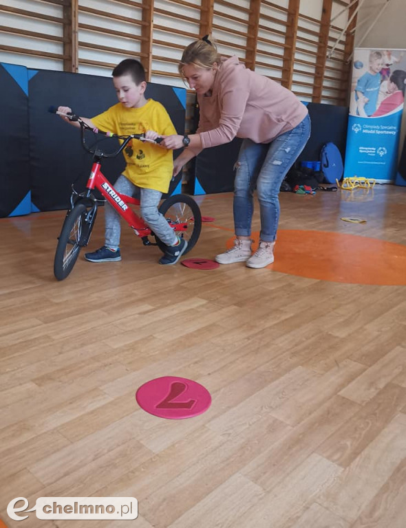 Młodzi sportowcy spędzają aktywnie czas
